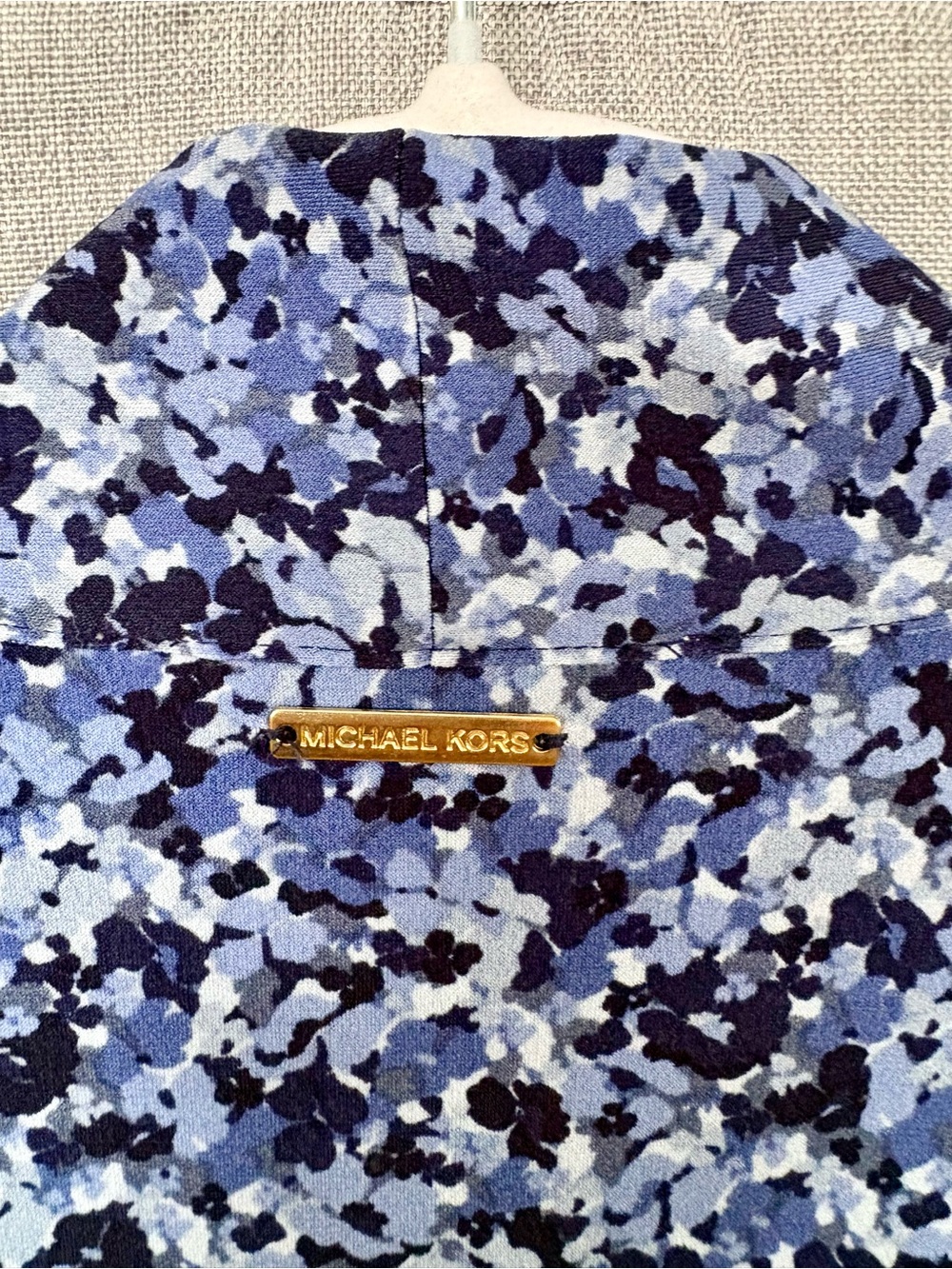NWT Michael Michael Kors Blue Floral Tie Neck Blouse M - Picture 2 of 11